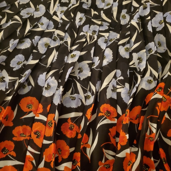 Ann Taylor Pleated Floral Skirt Blue Red Black - Picture 6 of 7